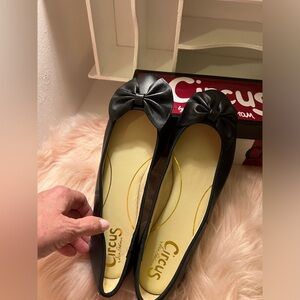 WOMENS 11 NEW IN BOX CIRCUS BY SAM EDELMAN BLACK , NAVY OR WHITE BOW FLATS